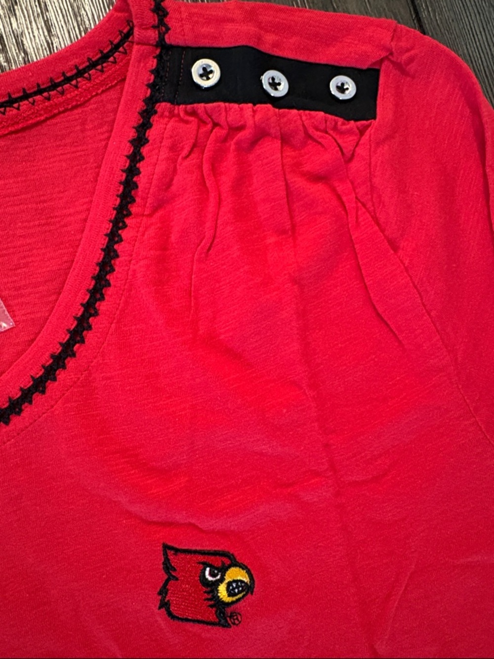 NWT [Ug Apparel] Louisville Cardinals NCAA 3/4 Roll Sleeve Button Top Women’s L - Picture 5 of 10